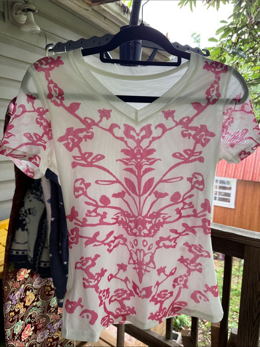 NWT Women's V-Neck Floral Print Top sized medium looks small